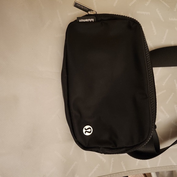 NWT Lululemon Athletica Everywhere Belt Bag - Picture 3 of 5